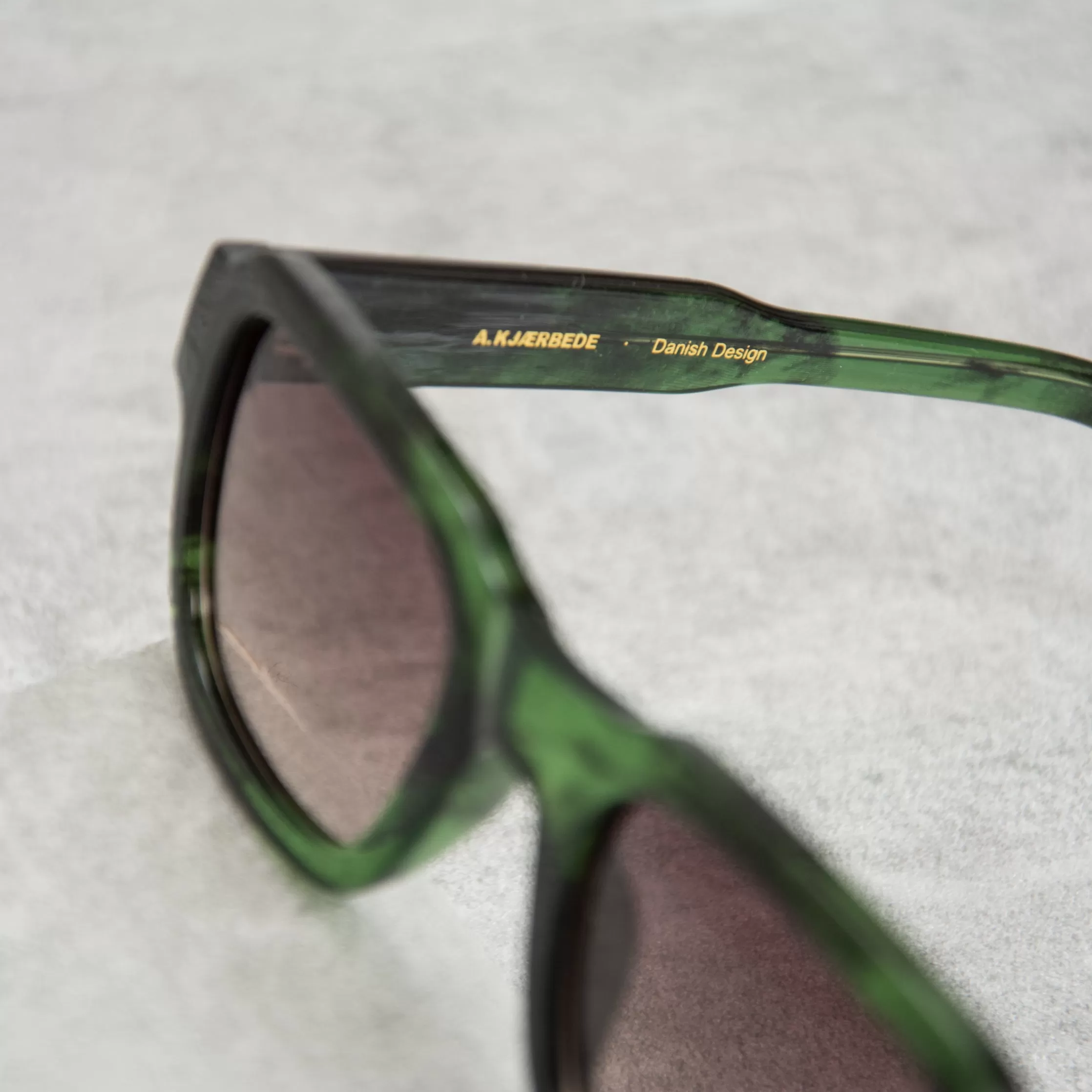 A Kjaerbede Halo KL2208 - 006 Sunglasses - Green Marble Transparent