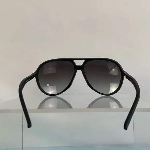 Gucciblack frame aviator with case