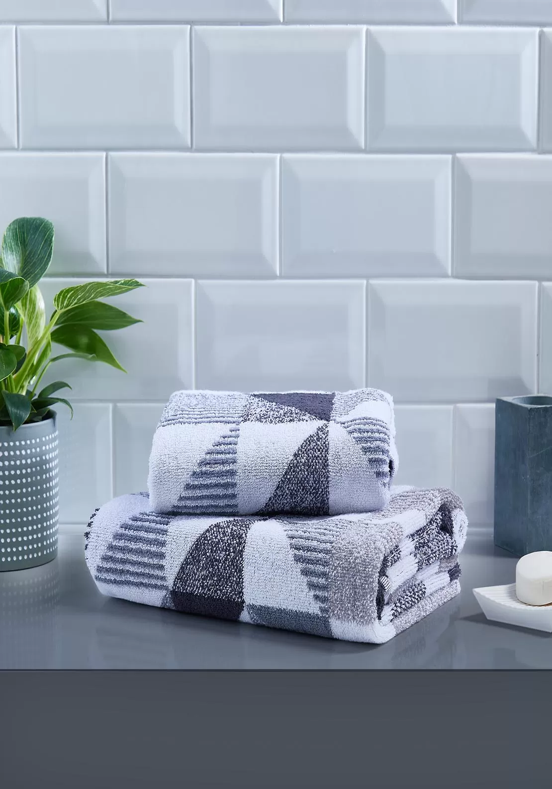 Hendra Bath Towel - Monochrome