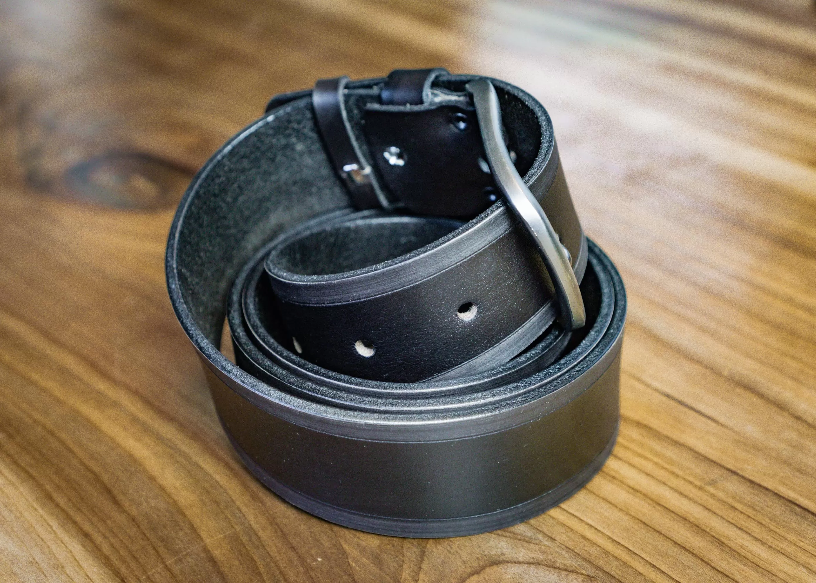 Men’s Leather Designer Belt Moss | Handcrafted | Black Grey